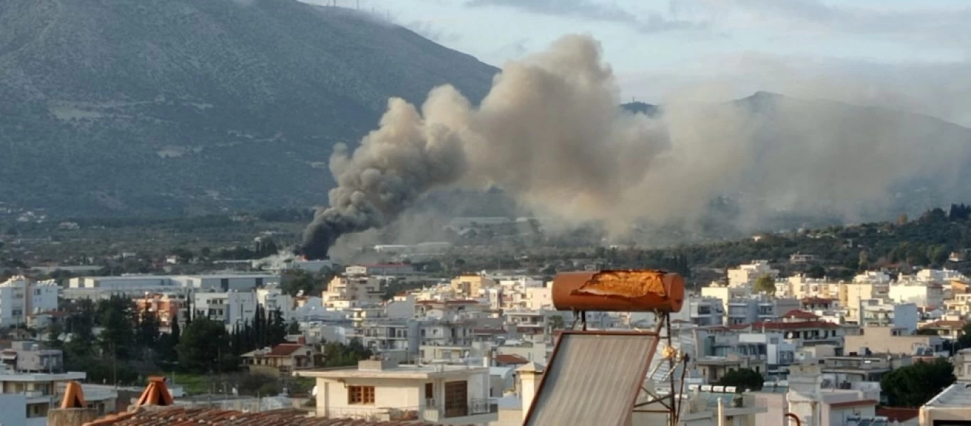 Κορωπί: Ξέσπασε μεγάλη πυρκαγιά σε αποθήκη